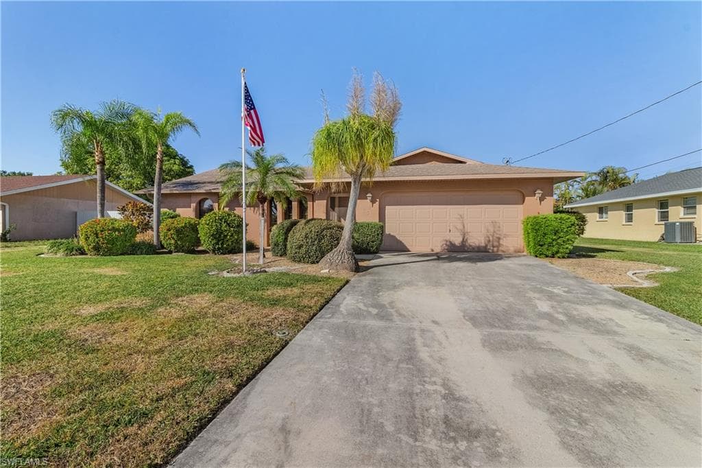 523 SE 32nd TER CAPE CORAL, FL 33904