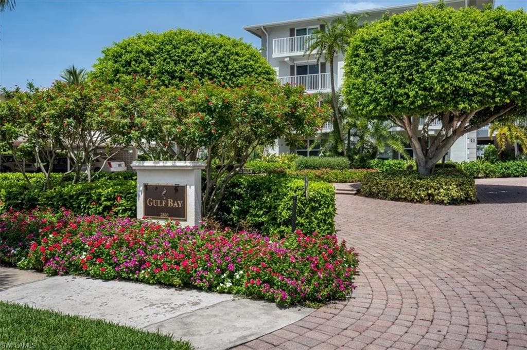 2800 Gulf Shore BLVD N 201 NAPLES, FL 34103