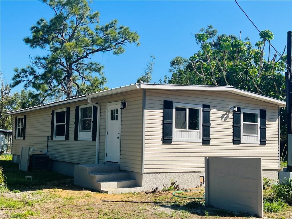 7837 Breeze DR NORTH FORT MYERS, FL 33917