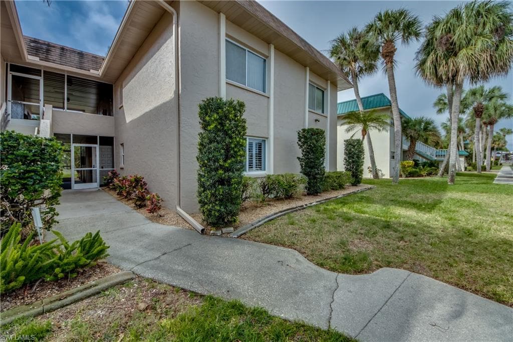 1699 Golf Club DR 4 NORTH FORT MYERS, FL 33903