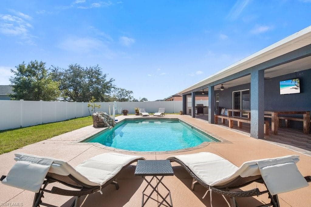 2505 20th AVE CAPE CORAL, FL 33993
