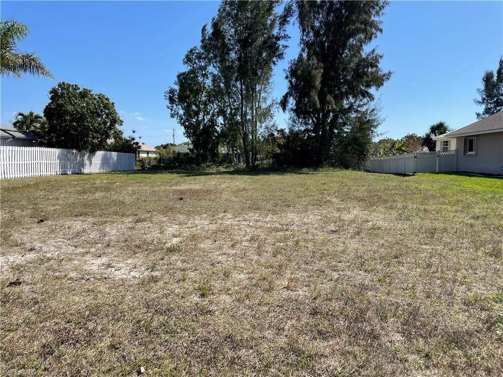 132 SE 24th ST CAPE CORAL, FL 33990