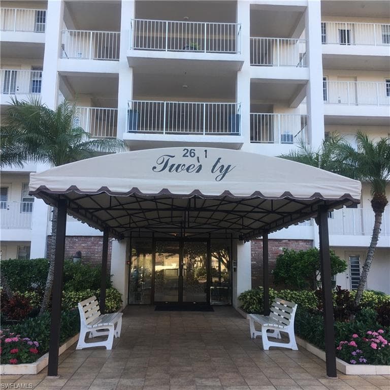 2671 Course DR 208 POMPANO BEACH, FL 33069