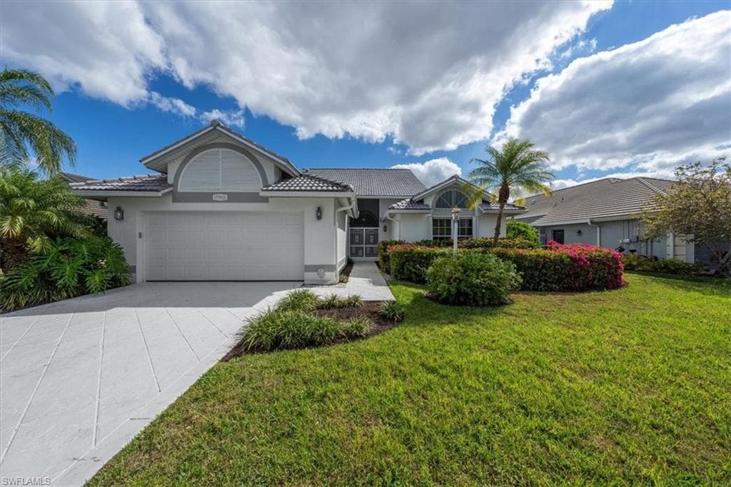 752 Provincetown DR NAPLES, FL 34104