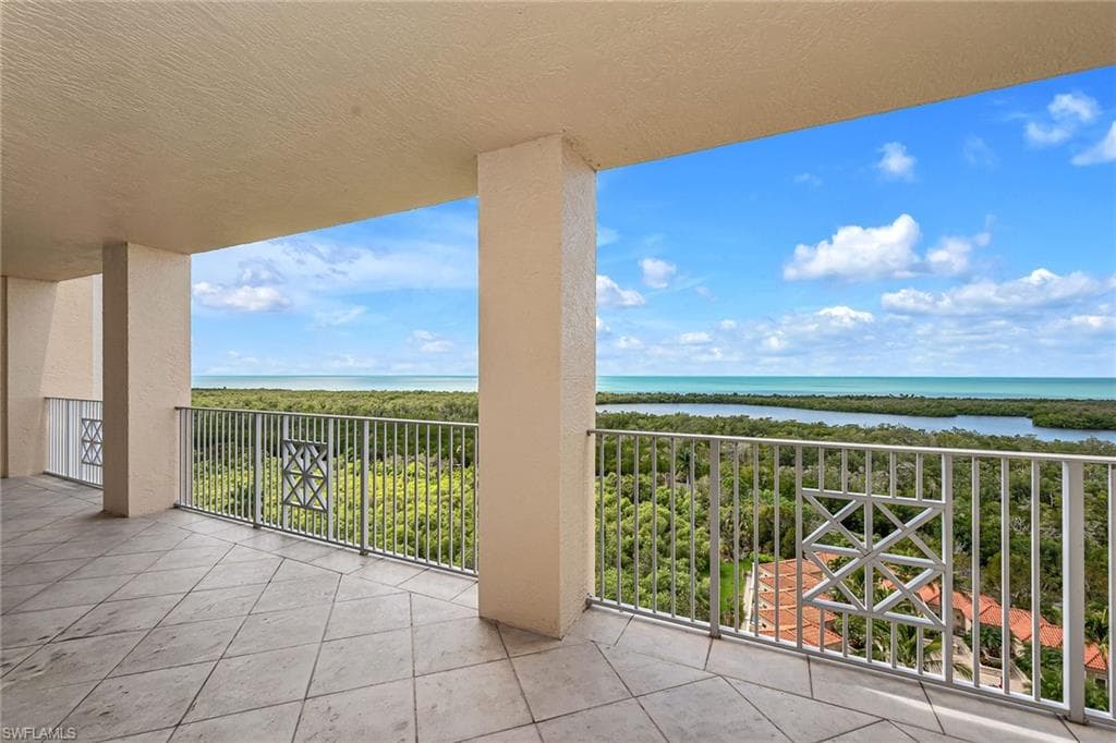 6597 Nicholas BLVD 1202 NAPLES, FL 34108