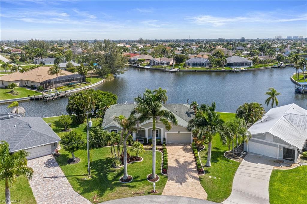 3915 SW 23rd AVE CAPE CORAL, FL 33914