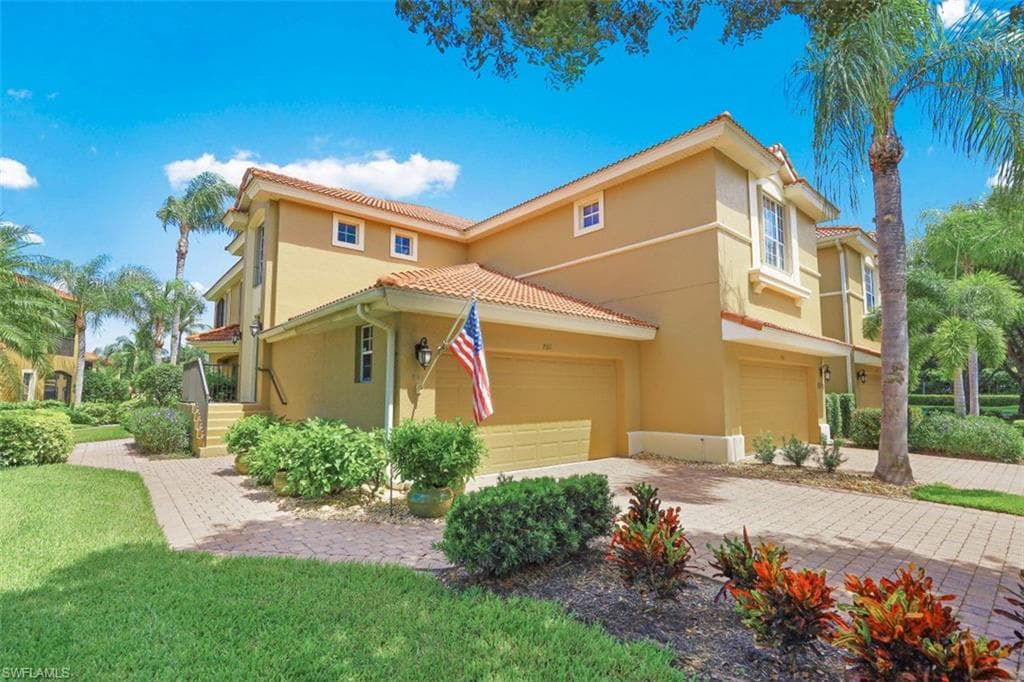 5001 Maxwell CIR 8-201 NAPLES, FL 34105