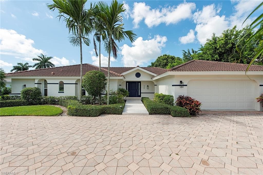 560 Neapolitan WAY NAPLES, FL 34103