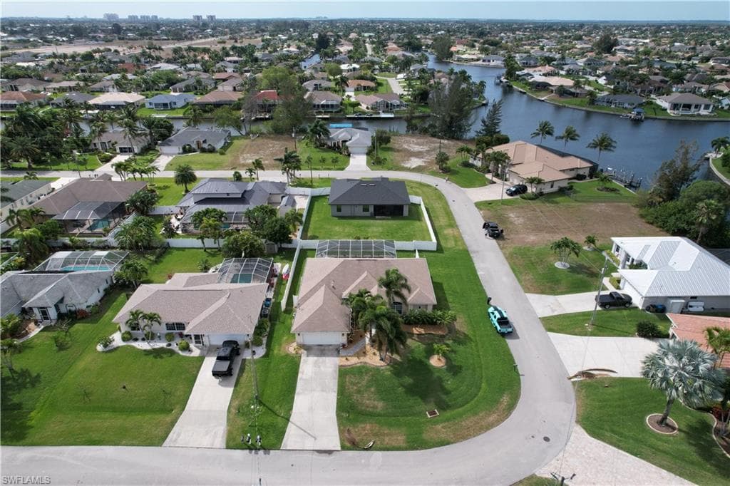 2210 SW 39th ST CAPE CORAL, FL 33914