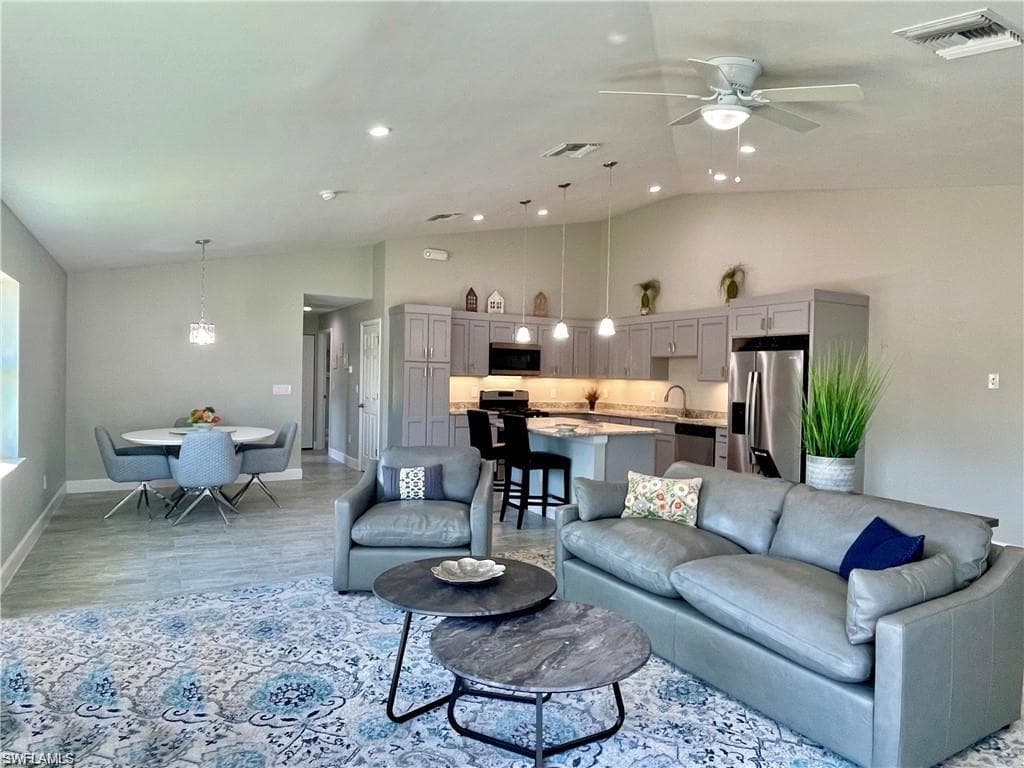 158 Village CIR 14 LABELLE, FL 33935