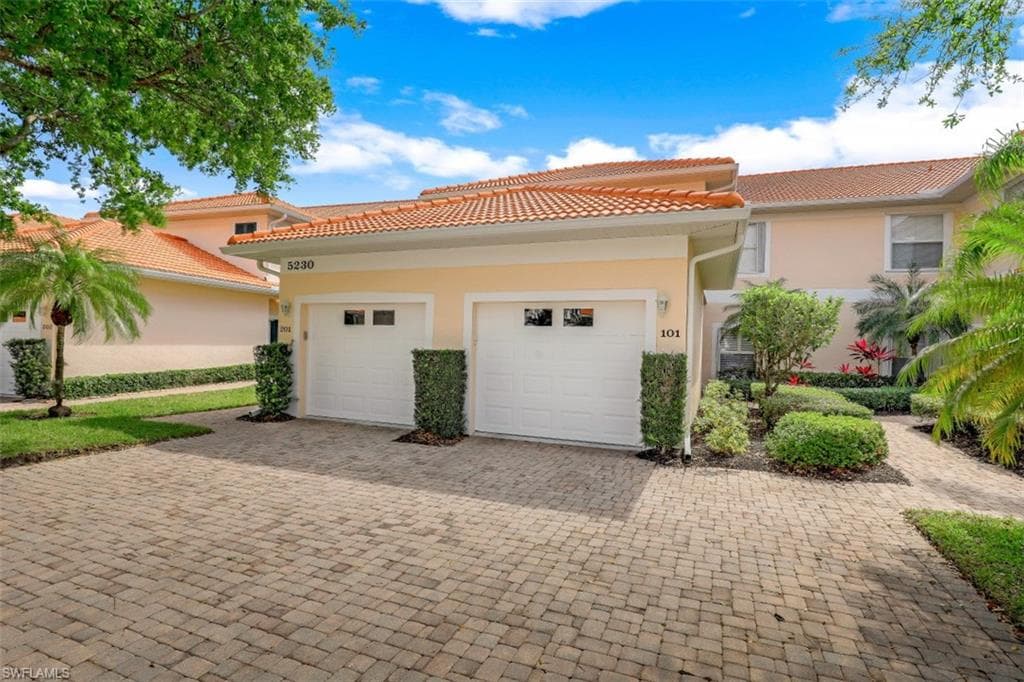 5230 Birmingham DR 101 NAPLES, FL 34110