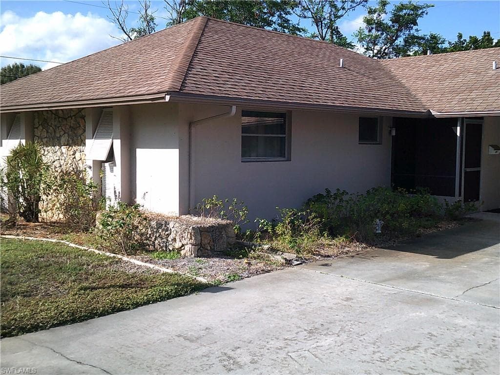 241 Thistle CT LEHIGH ACRES, FL 33936