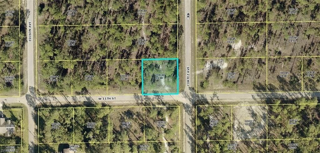 300 W 11th ST LEHIGH ACRES, FL 33972