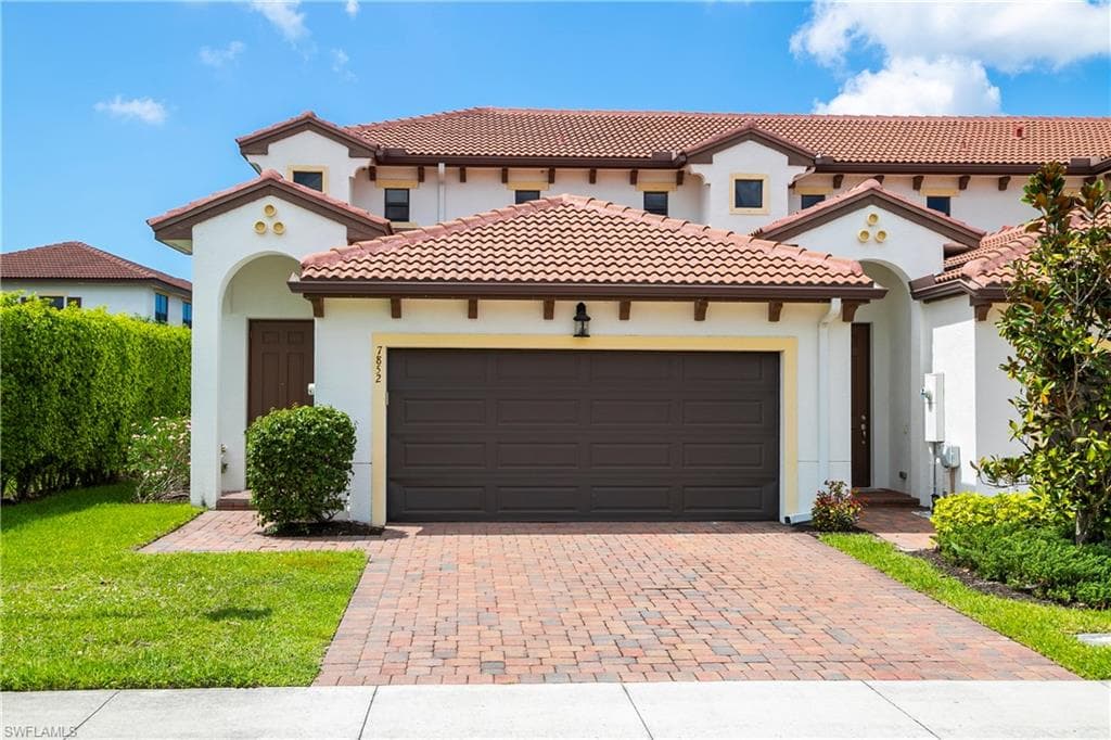 7852 Bristol CIR NAPLES, FL 34120