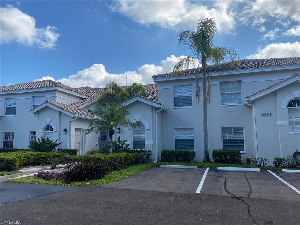 6812 Satinleaf RD S 104 NAPLES, FL 34109