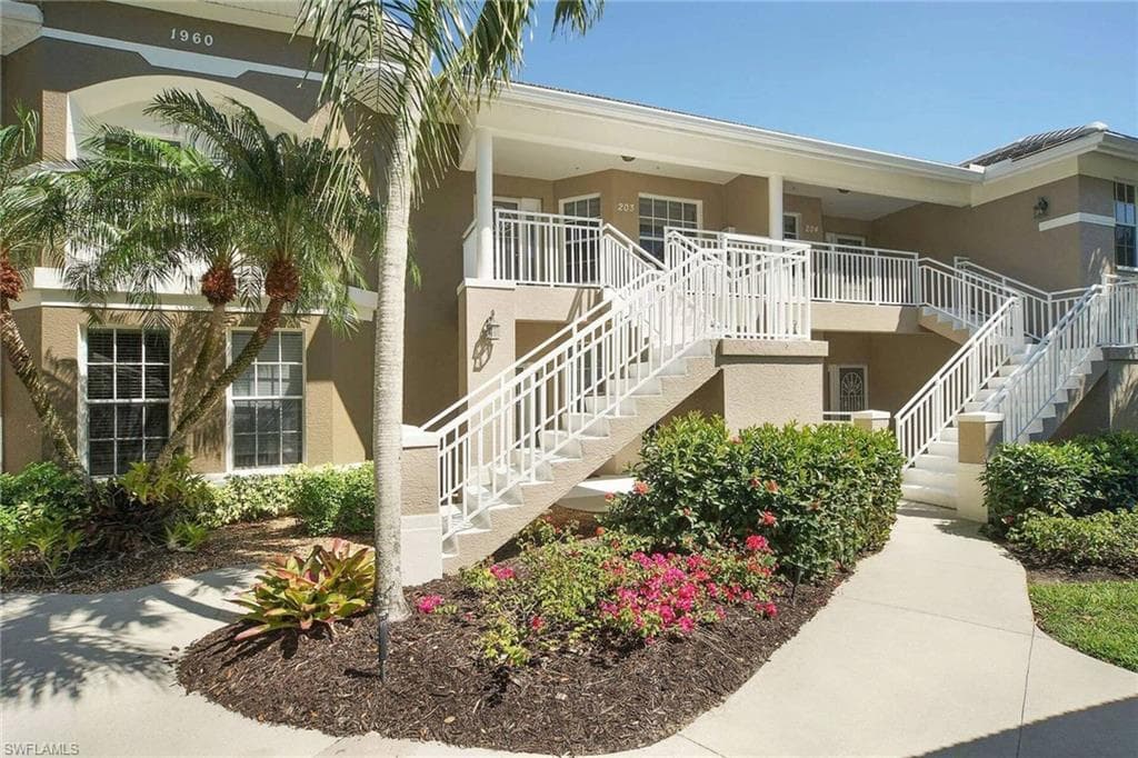 1960 Willow Bend CIR 5-203 NAPLES, FL 34109