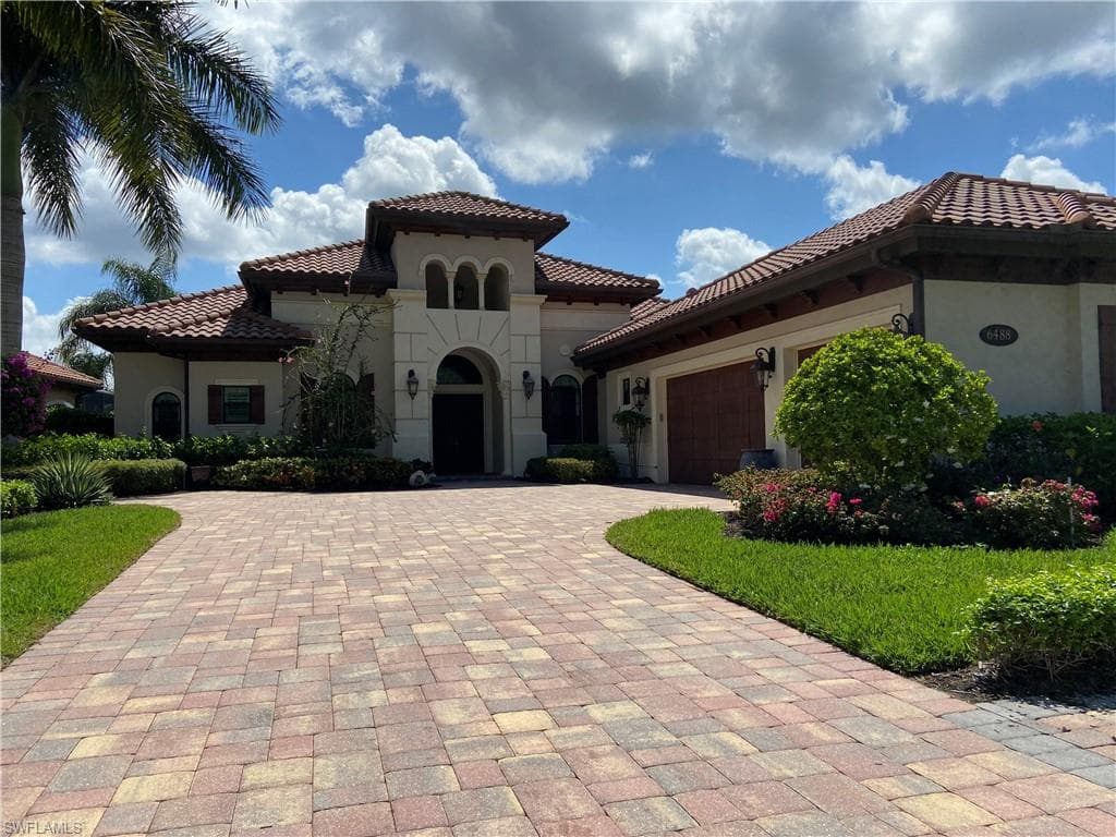 6488 Costa CIR NAPLES, FL 34113