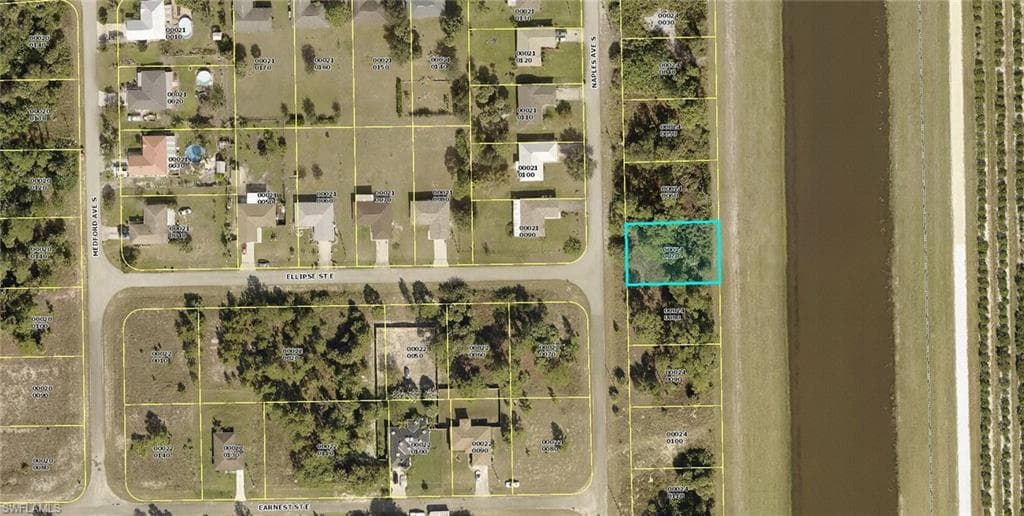 913 Naples AVE S LEHIGH ACRES, FL 33974