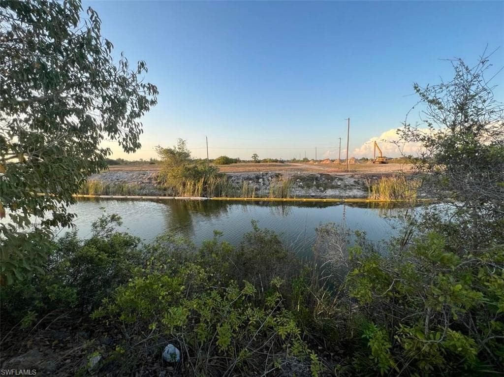 907 NW 24th TER CAPE CORAL, FL 33993