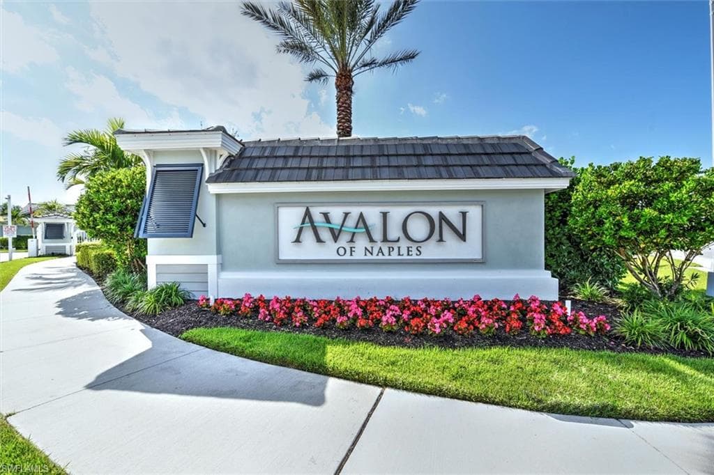 6966 Avalon CIR 903 NAPLES, FL 34112