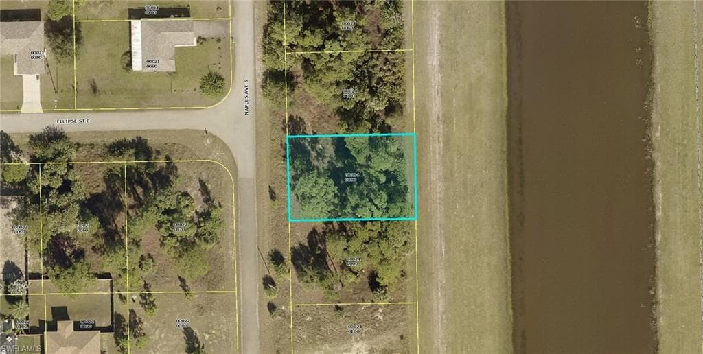 915 Naples AVE S LEHIGH ACRES, FL 33974