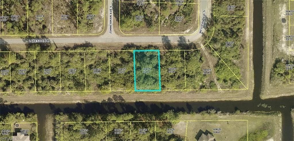 1026 Lakeside DR LEHIGH ACRES, FL 33974