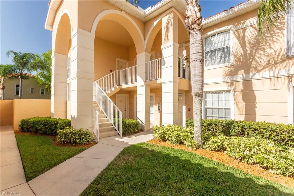 9600 Rosewood Pointe TER 201 BONITA SPRINGS, FL 34135