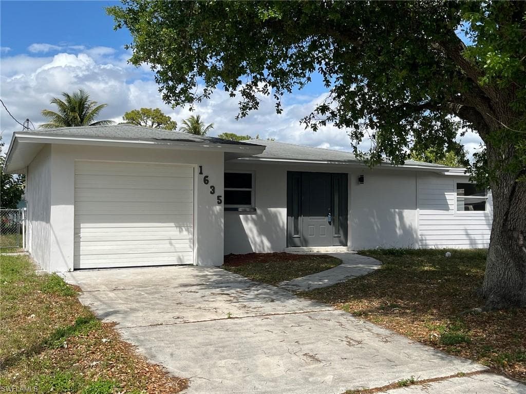 1635 Lowell CT FORT MYERS, FL 33907