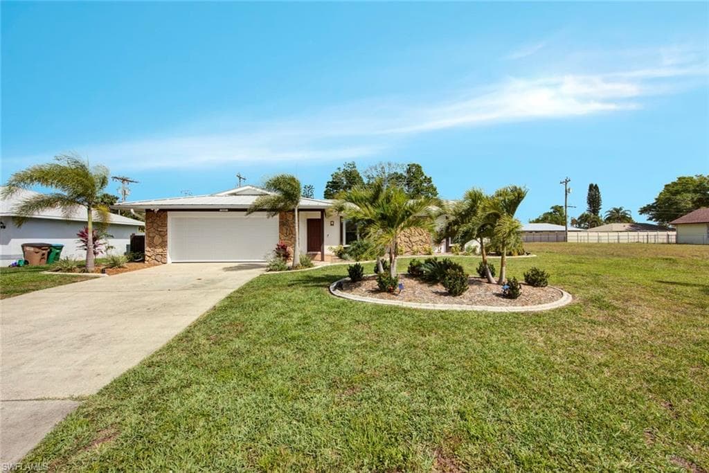2121 1st TER CAPE CORAL, FL 33990