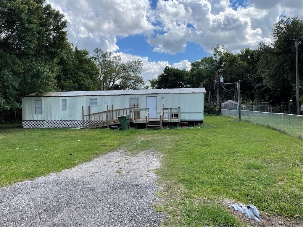 1163 Choctaw AVE LABELLE, FL 33935