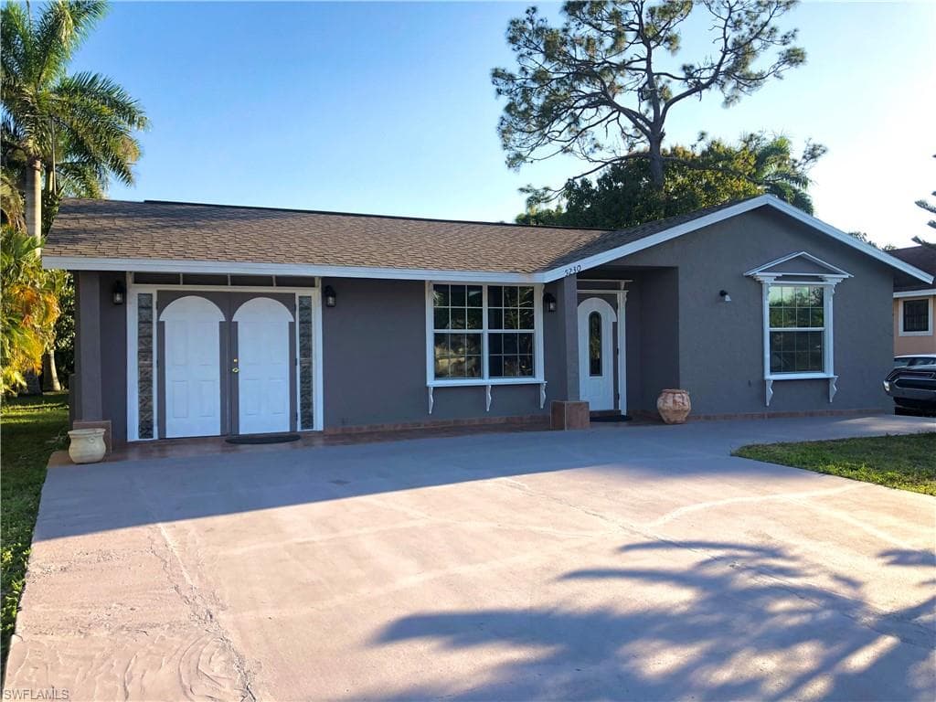 5230 Dixie DR NAPLES, FL 34113