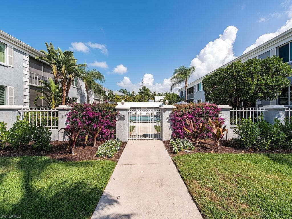 525 10th AVE S A101 NAPLES, FL 34102