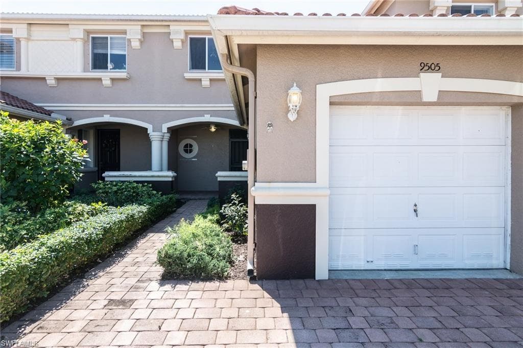 9505 Roundstone CIR FORT MYERS, FL 33967