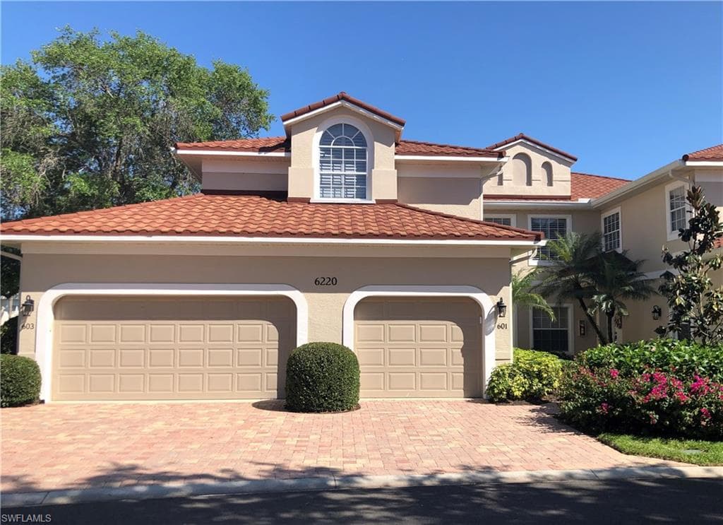 6220 Reserve CIR 601 NAPLES, FL 34119