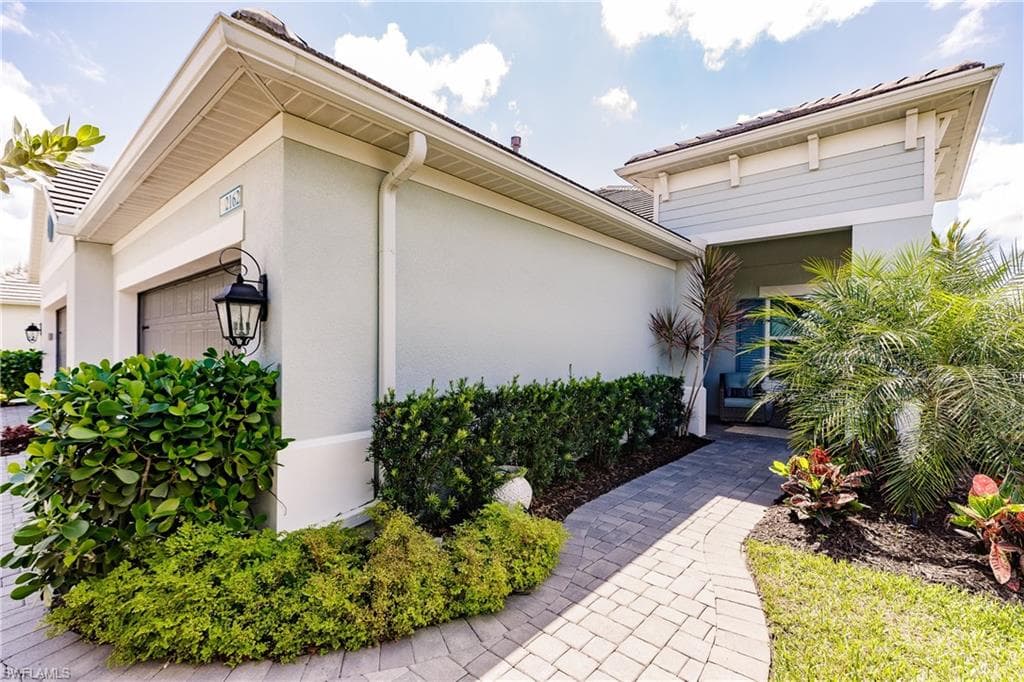 2162 Marquesa CIR NAPLES, FL 34112