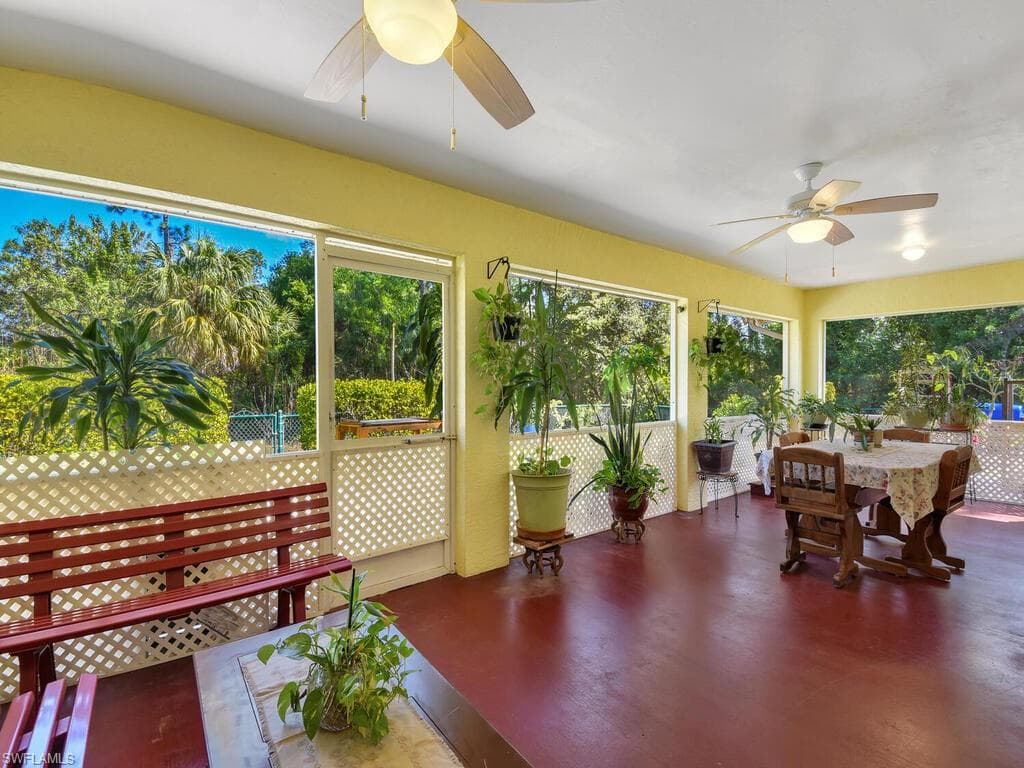 2405 E 2nd ST LEHIGH ACRES, FL 33936