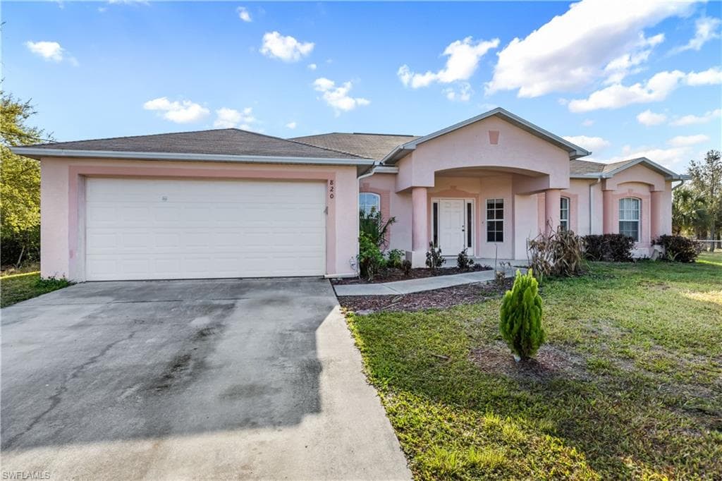 820 Poinsettia AVE LEHIGH ACRES, FL 33972