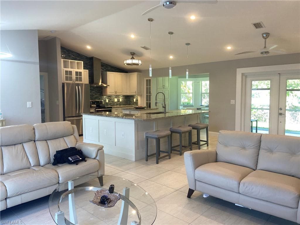 9123 Caloosa RD FORT MYERS, FL 33967