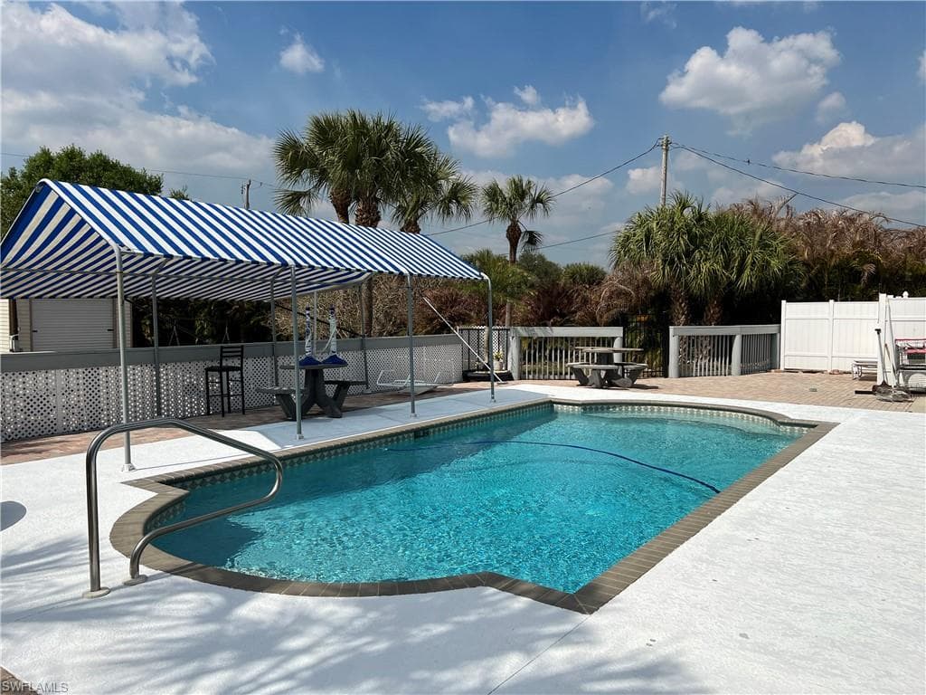 409 Edison AVE LEHIGH ACRES, FL 33972