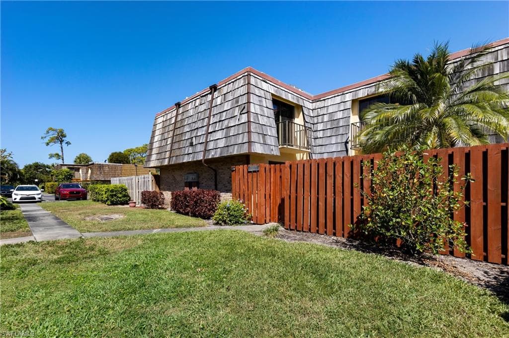 1625 Park Meadows DR 4 FORT MYERS, FL 33907