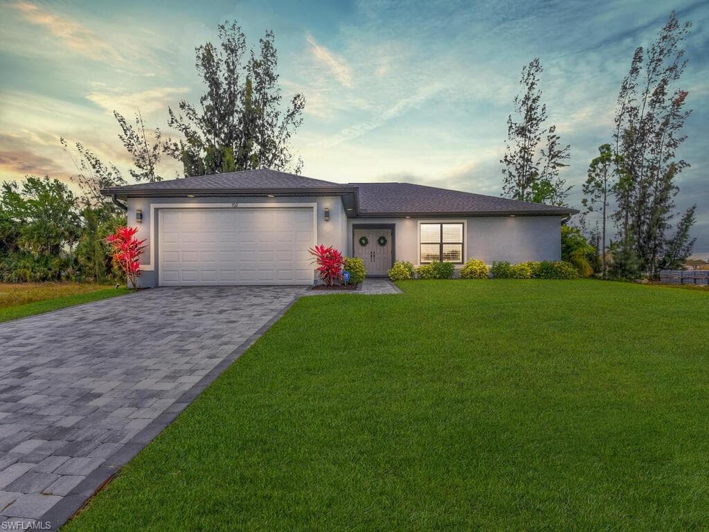 702 SW 12th TER CAPE CORAL, FL 33991
