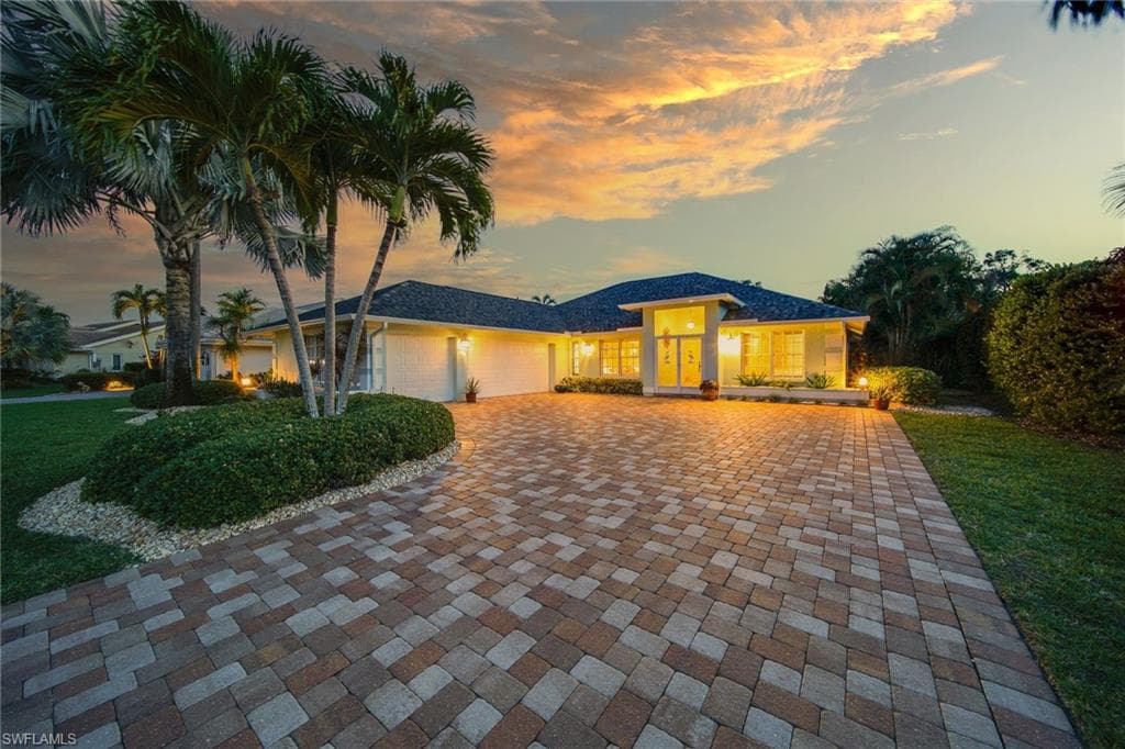 3851 Essex PL BONITA SPRINGS, FL 34134
