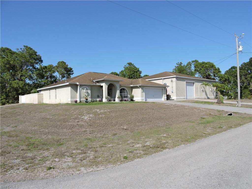2930 21st ST SW LEHIGH ACRES, FL 33976