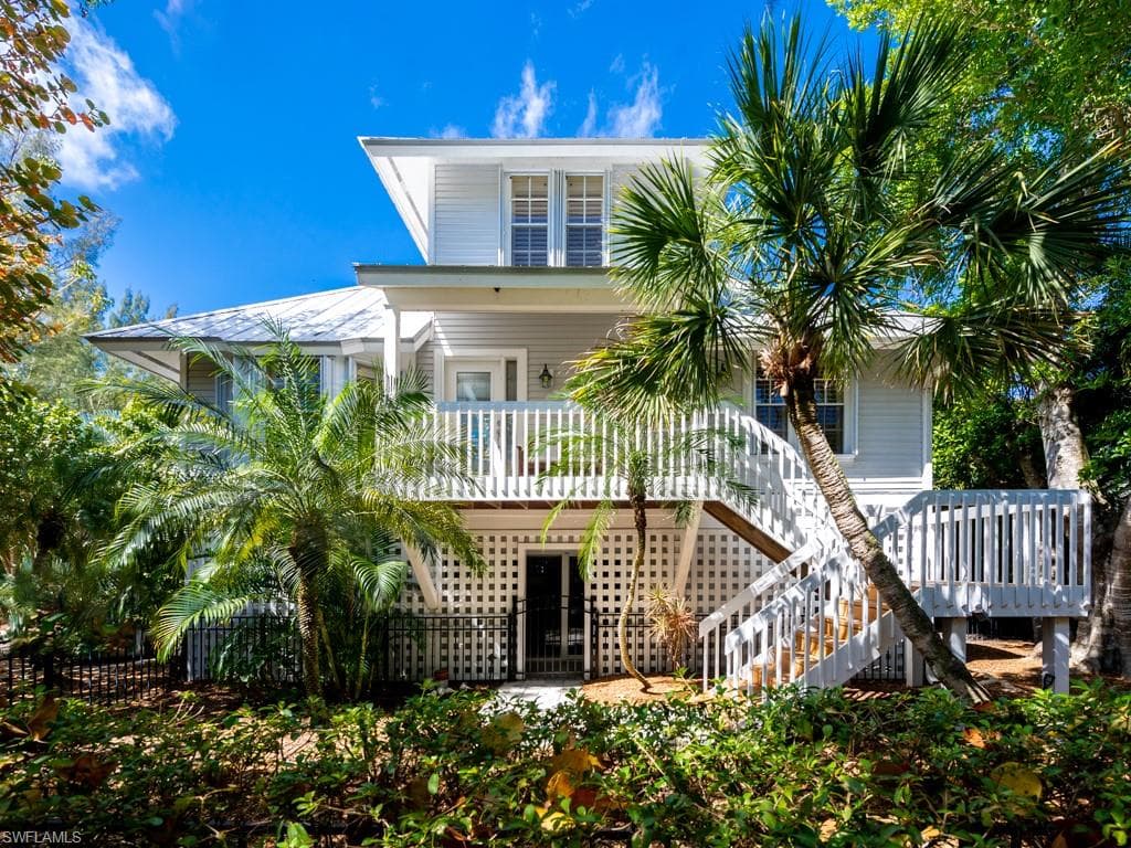 9405 Beverly LN SANIBEL, FL 33957
