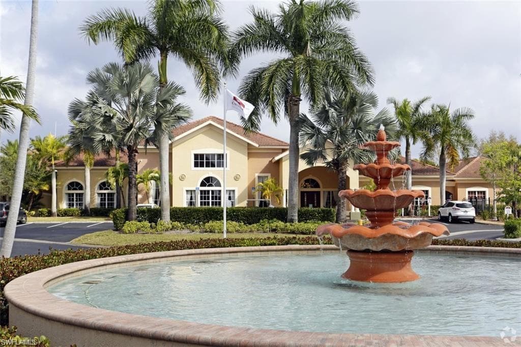 9015 Colby DR 2013 FORT MYERS, FL 33919