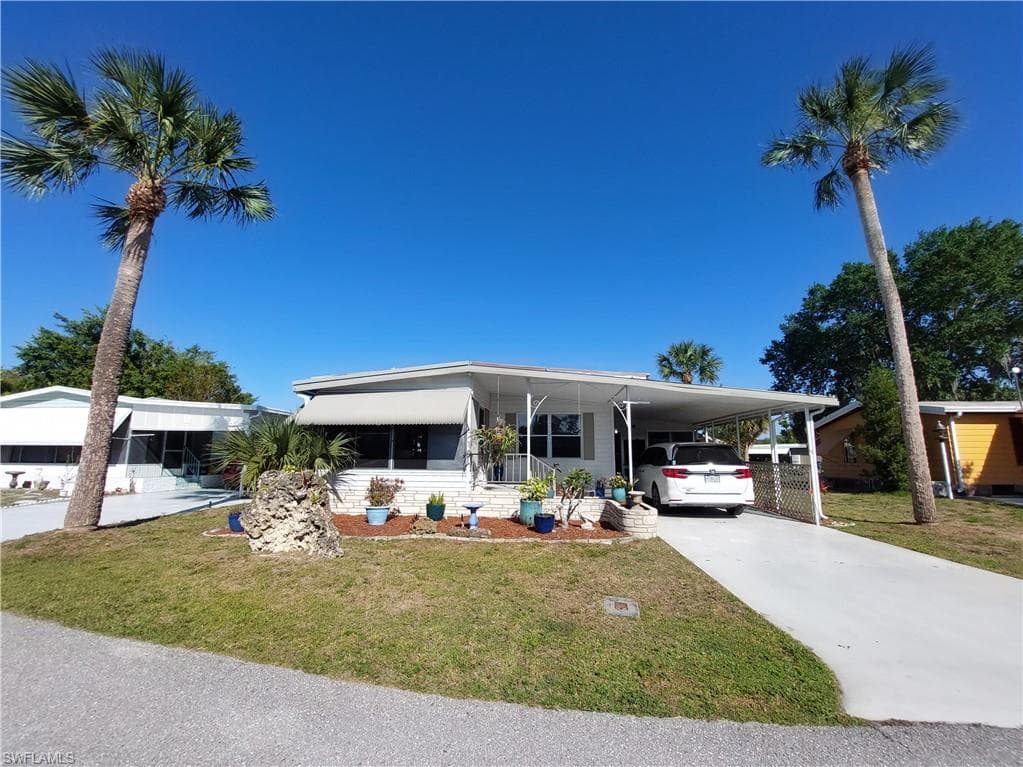 805 Hollyberry CT NORTH FORT MYERS, FL 33917