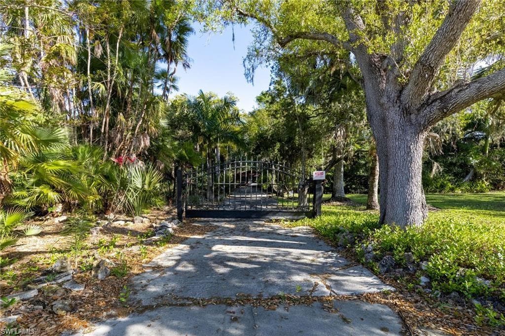 6990 Hendry Creek DR FORT MYERS, FL 33908