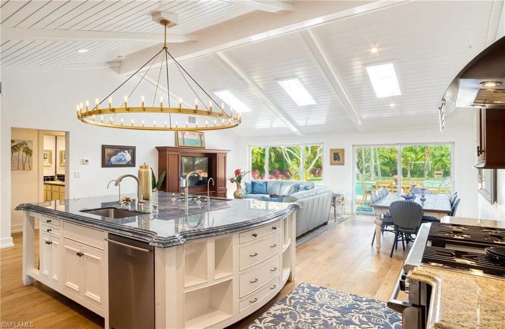 6176 Henderson RD SANIBEL, FL 33957