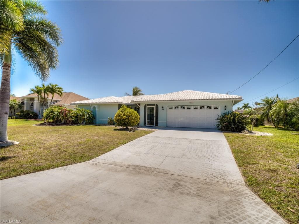 924 16th TER CAPE CORAL, FL 33990