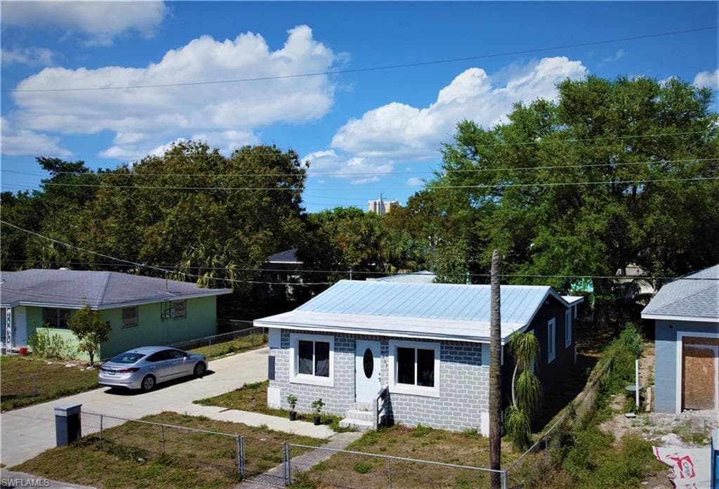 3035 Dunbar AVE FORT MYERS, FL 33916